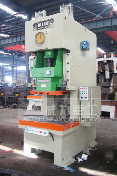 315噸氣動(dòng)沖床車(chē)間