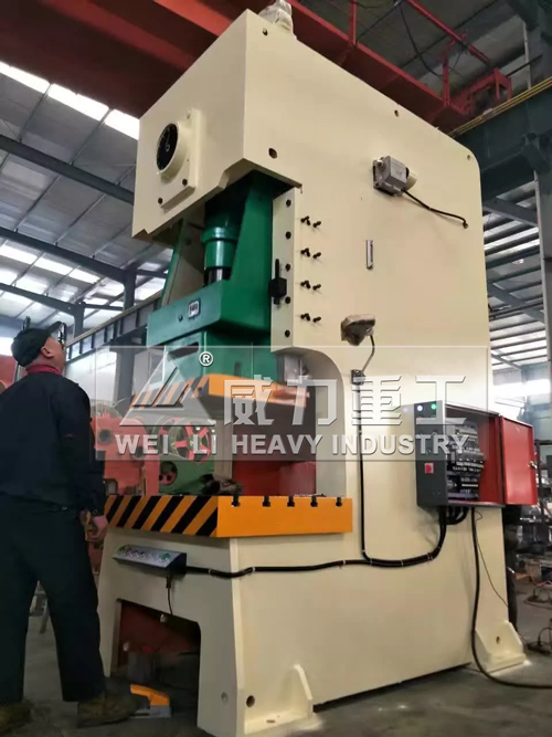 200噸氣動沖床生產(chǎn)廠家試機(jī)