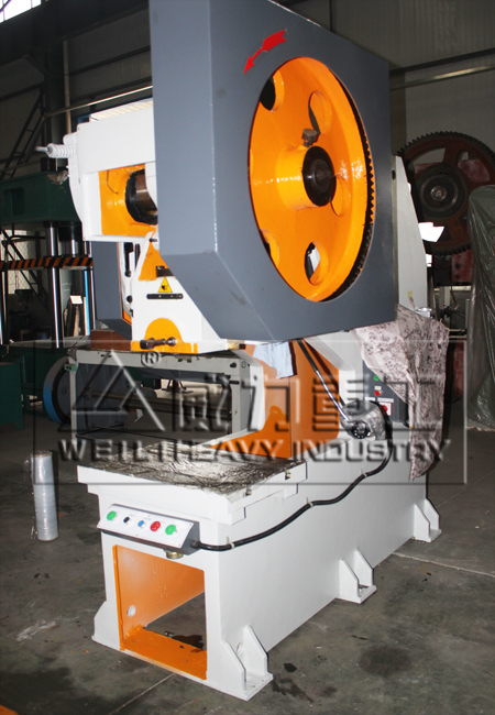 63噸機(jī)械深喉沖床廠家實(shí)景