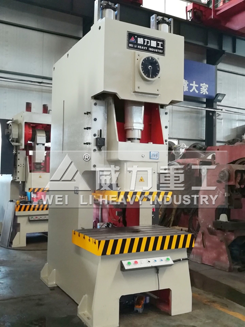 160噸國標(biāo)沖床加工車間